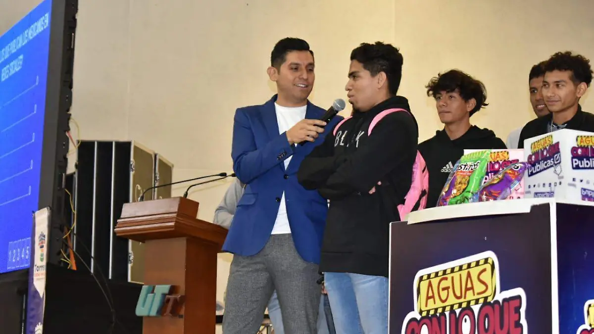 06 Presentan ante universitarios casos de éxito de emprendedores2